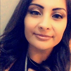 Meet your Posher, Elvia